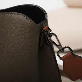 Bolsa Feminina de Couro Premium e Alça AjustávelGramora | Luxury Ladies Clothing